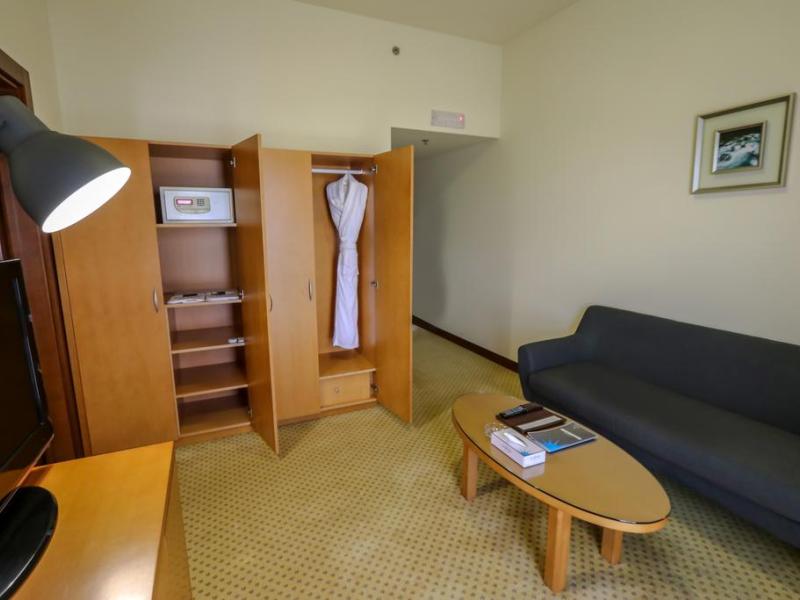 BM Acacia Hotel & Apartments