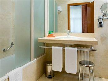 NH Collection Madrid Abascal