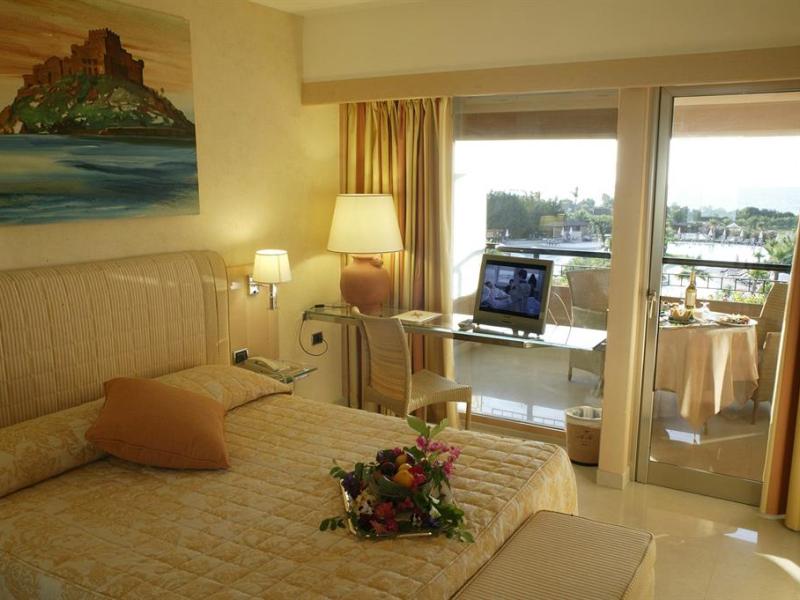 Acacia Resort