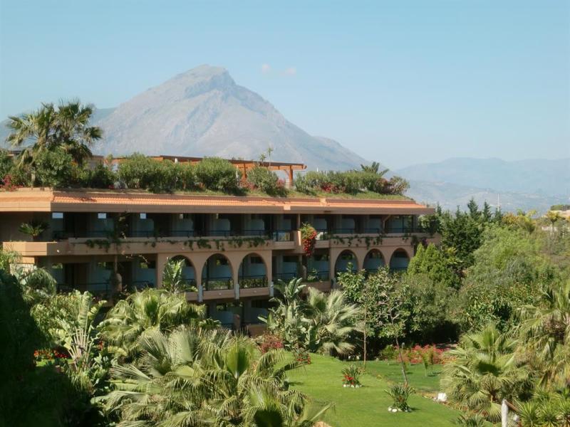 Acacia Resort