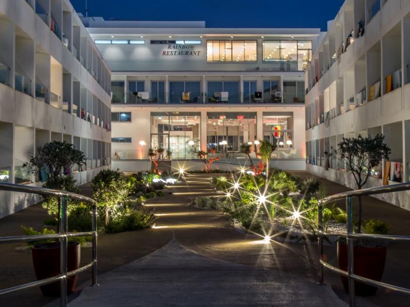 Nicholas Color Hotel