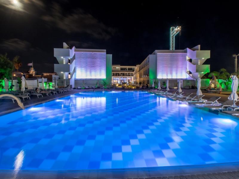 Nicholas Color Hotel