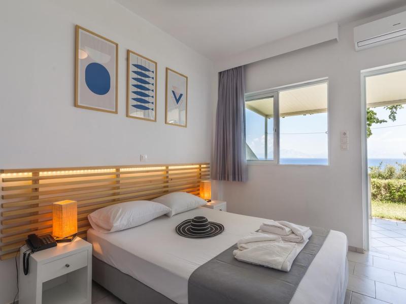 Niforeika Beach Hotel & Bungalows