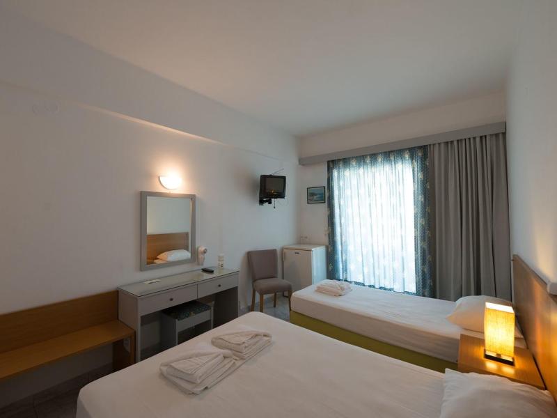 Niforeika Beach Hotel & Bungalows