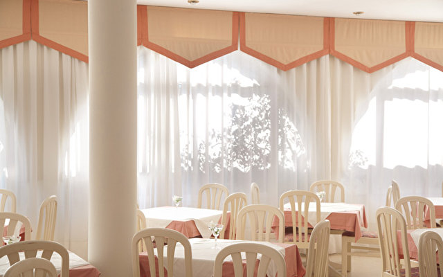 Niriides Beach Hotel