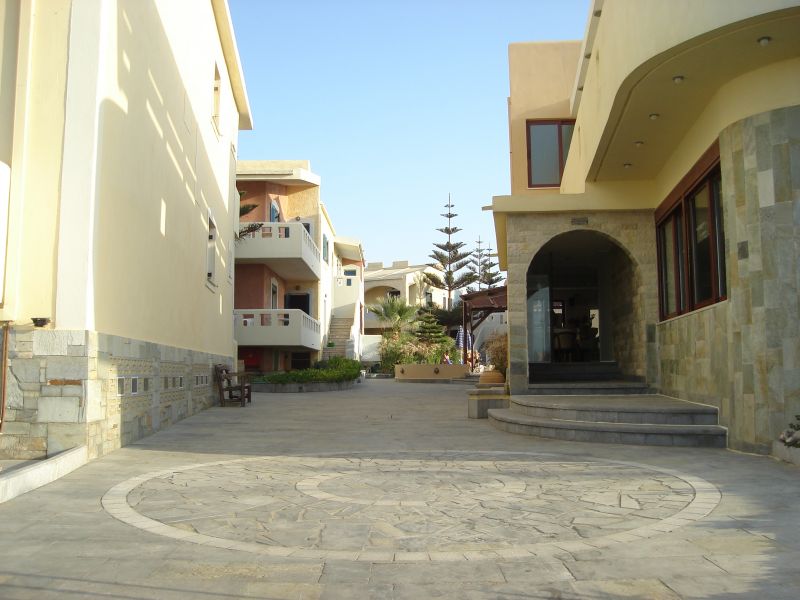 Niros Beach Apartments