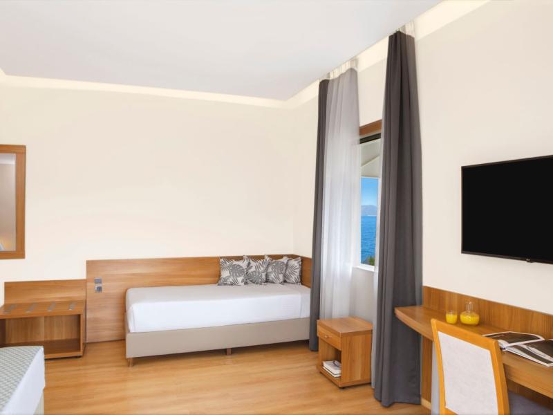 Ramada Athens Club Attica Riviera