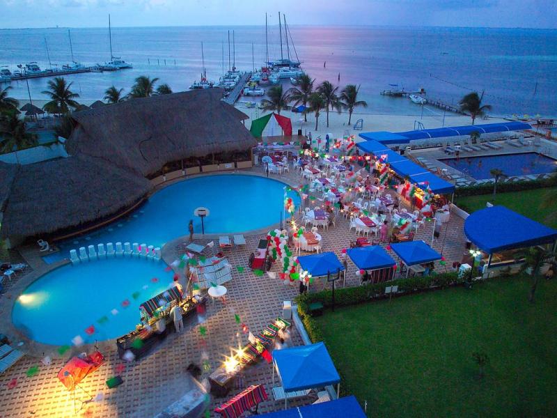 Aquamarina Beach