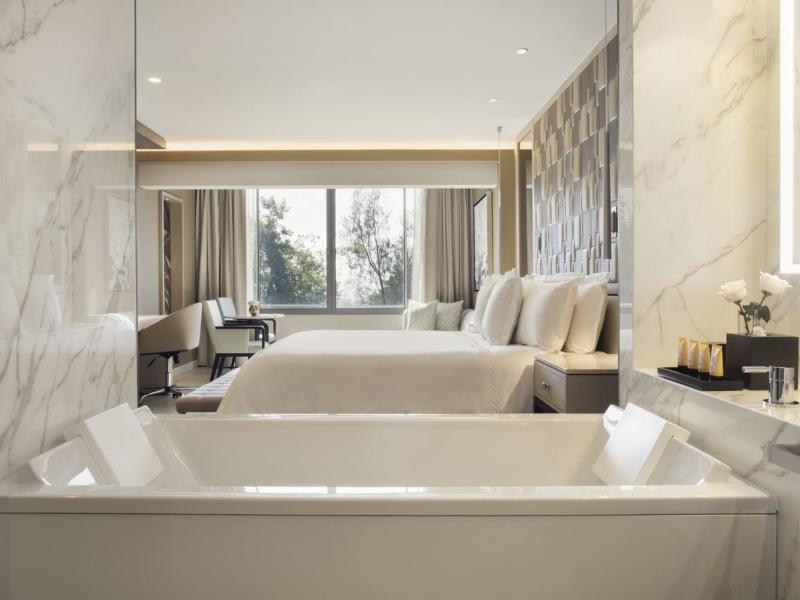 El Embajador a Royal Hideaway