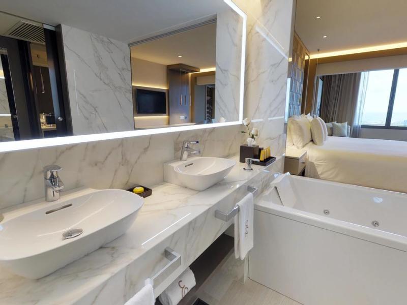 El Embajador a Royal Hideaway