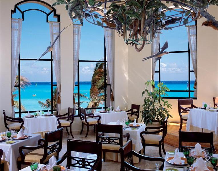 Royal Hideaway Playacar