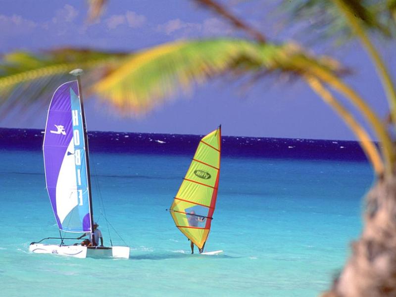 Royal Hideaway Playacar