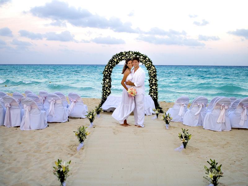 Royal Hideaway Playacar