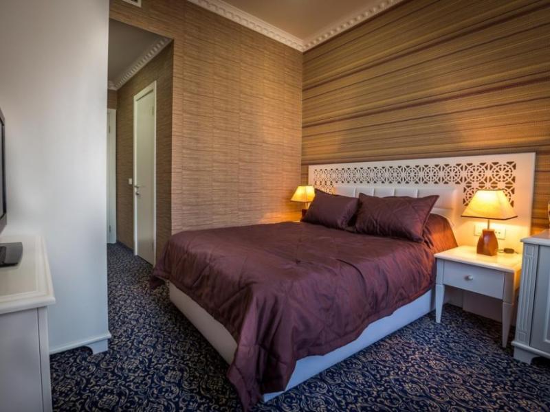 Premier Old Gates Hotel