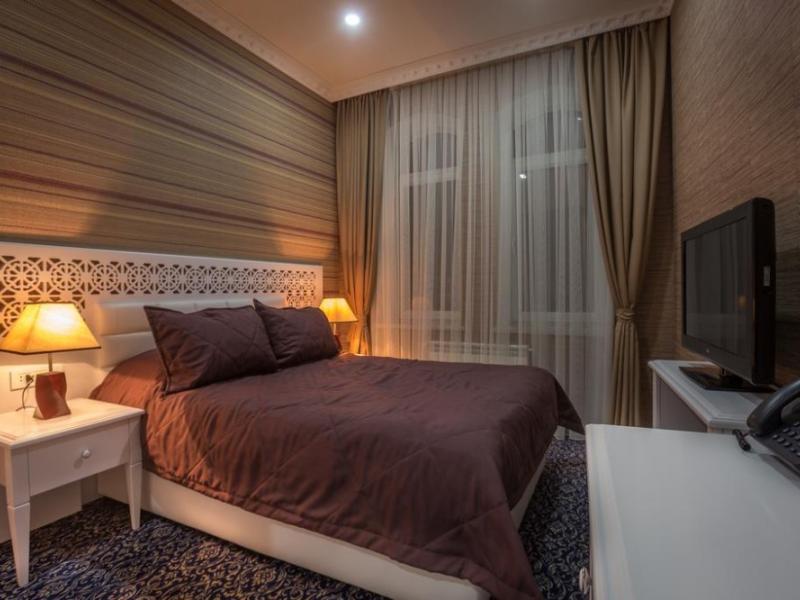 Premier Old Gates Hotel