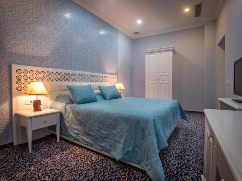 Premier Old Gates Hotel