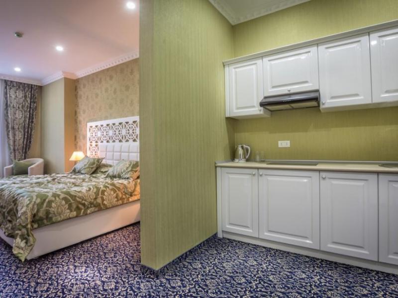 Premier Old Gates Hotel