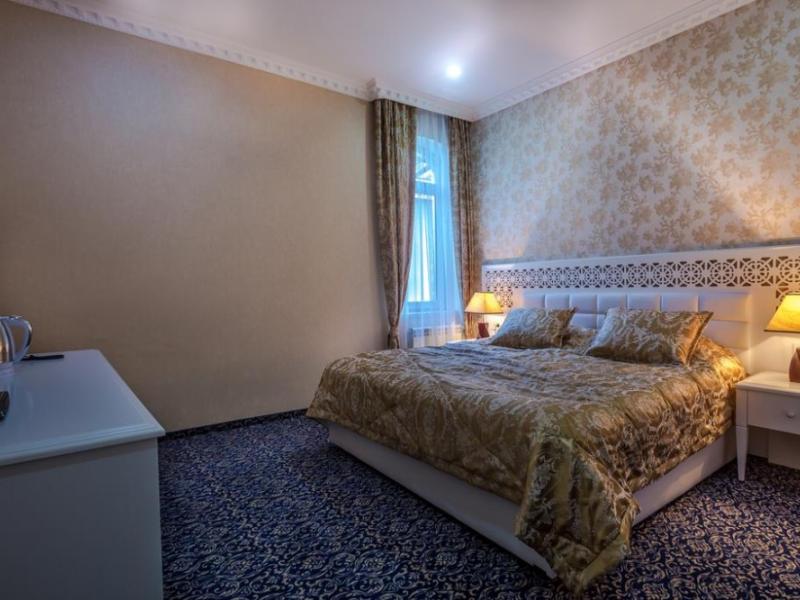 Premier Old Gates Hotel