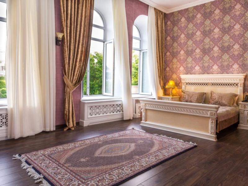 Premier Old Gates Hotel