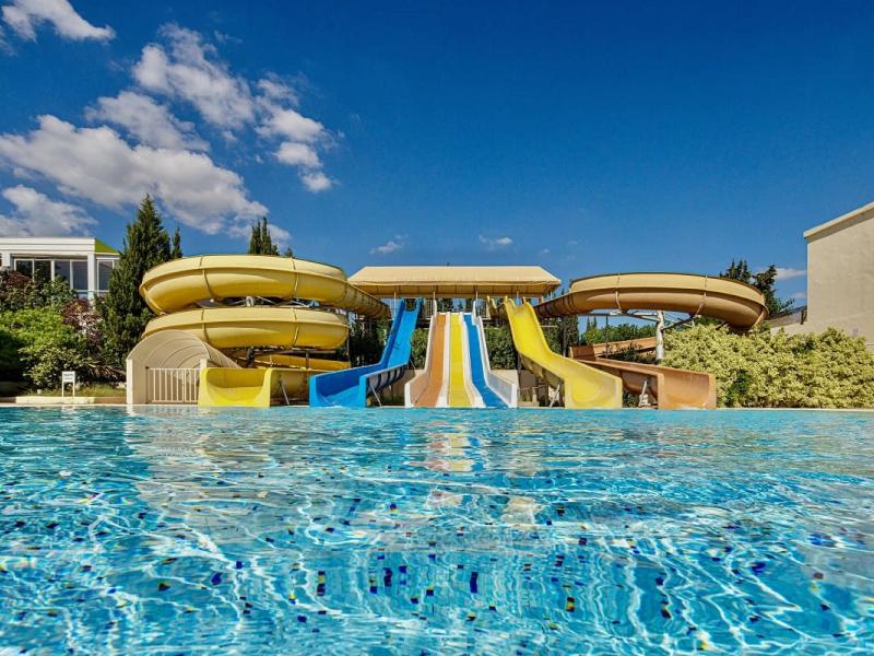 Club Novostar Omar Khayam