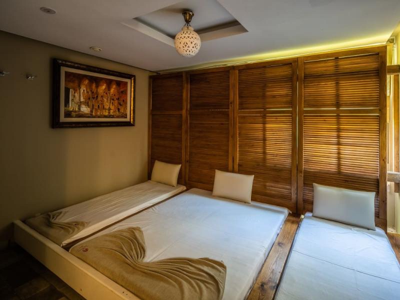 Club Novostar Omar Khayam