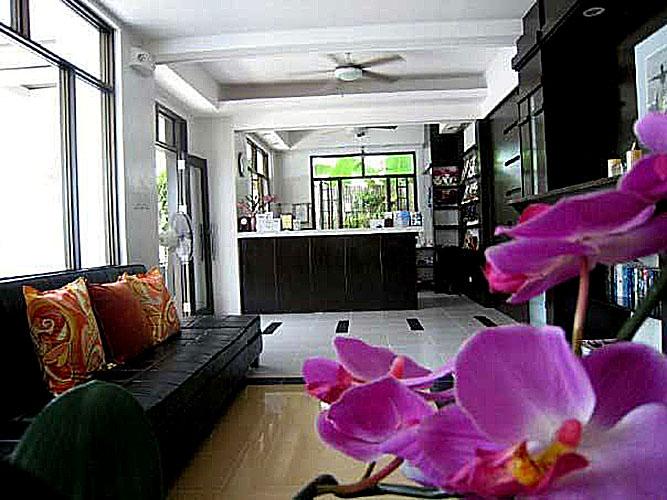 One Crescent Place Hotel