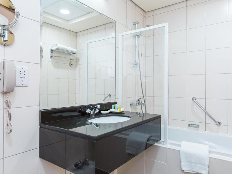 Arabian Park Dubai, an Edge by Rotana Hotel