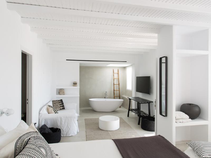 Ostraco Hotel & Suites