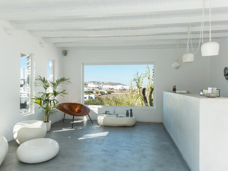 Ostraco Hotel & Suites