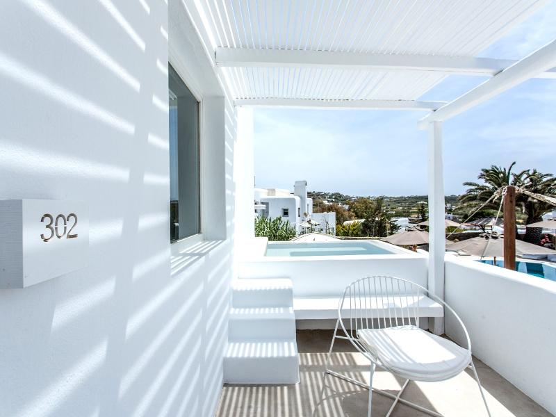 Ostraco Hotel & Suites