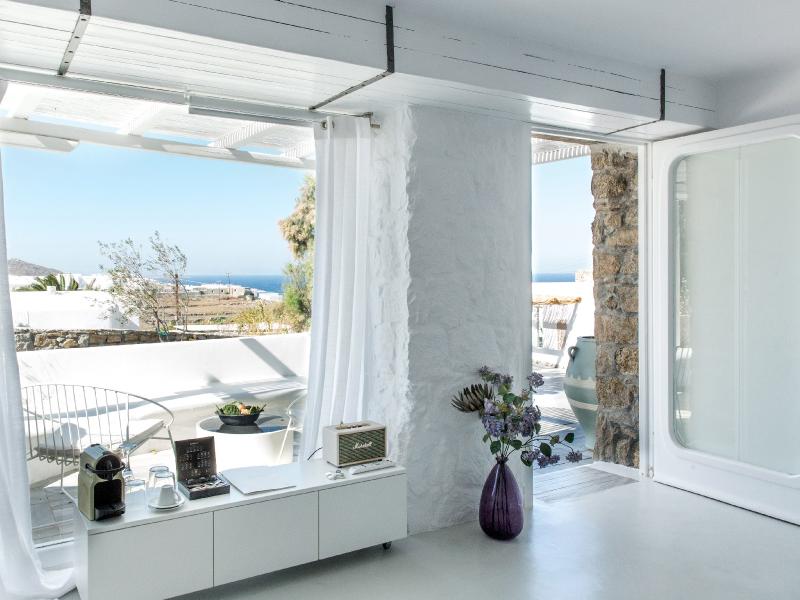 Ostraco Hotel & Suites