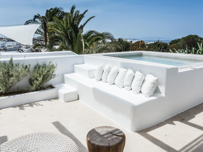 Ostraco Hotel & Suites