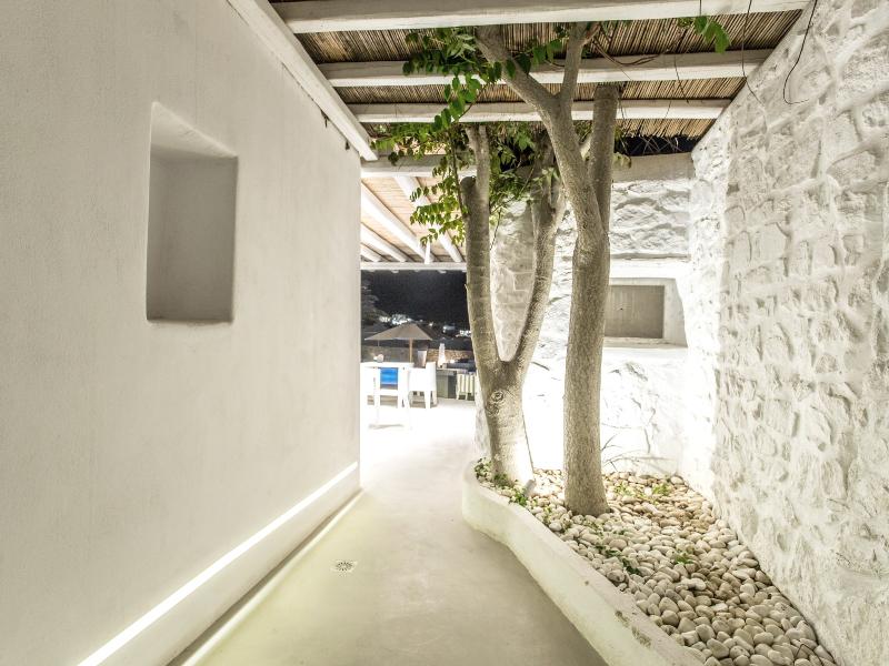 Ostraco Hotel & Suites