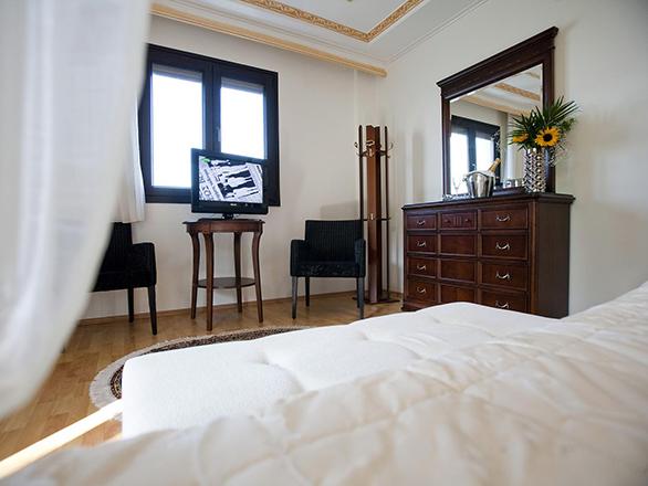 Ouzas Hotel