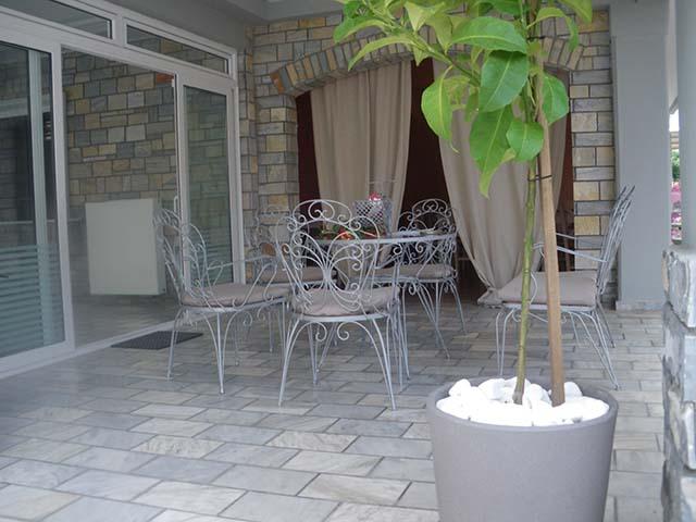 Ouzas Hotel