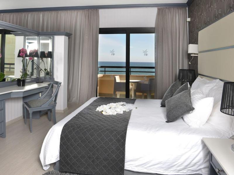 Palm Beach Hotel & Bungalows