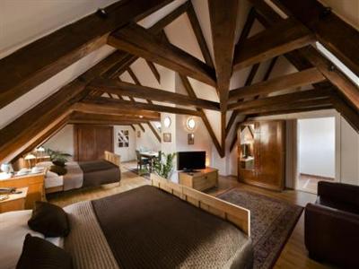 Archibald At the Charles Bridge 