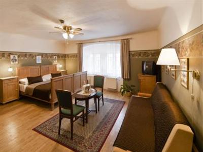 Archibald At the Charles Bridge 