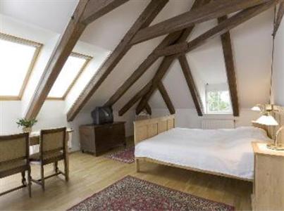 Archibald At the Charles Bridge 