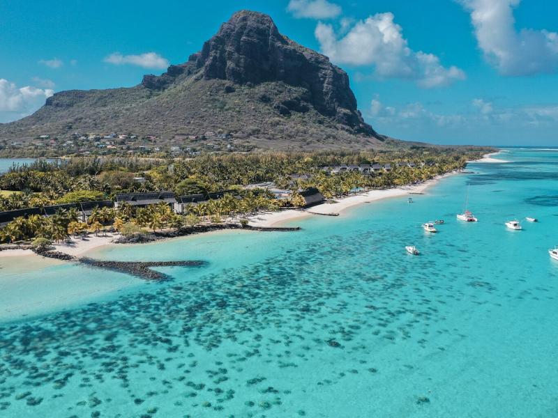 Paradis Beachcomber Golf Resort & Spa