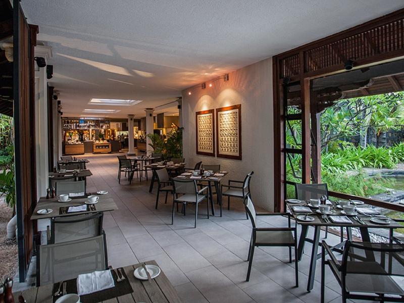 Paradis Beachcomber Golf Resort & Spa