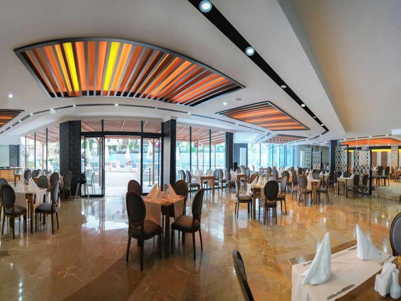 Clover Magic Park Side Hotel