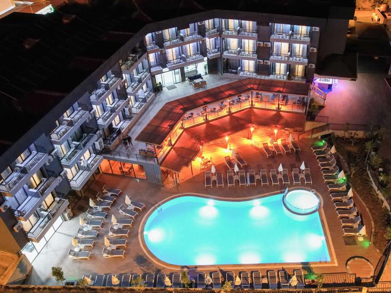 Clover Magic Park Side Hotel