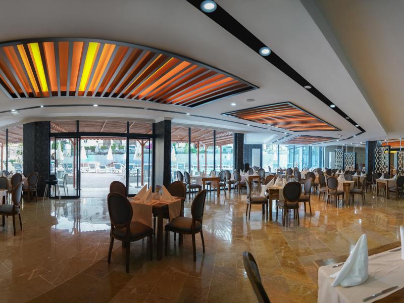 Clover Magic Park Side Hotel