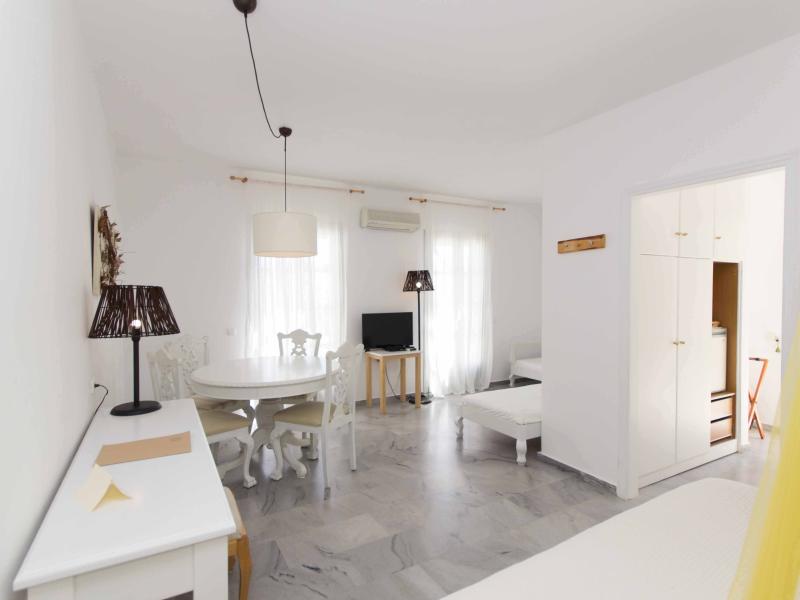 Parosland Hotel & Resort