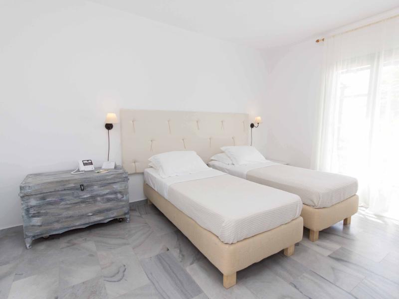 Parosland Hotel & Resort