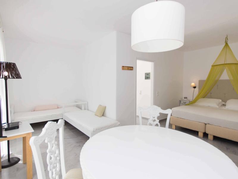 Parosland Hotel & Resort