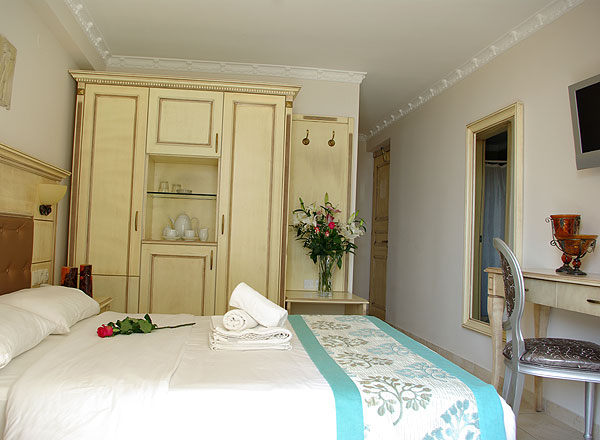 Parthenon Art hotel
