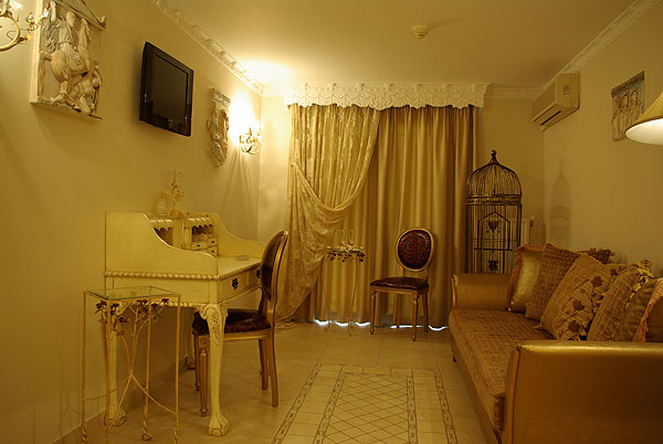 Parthenon Art hotel
