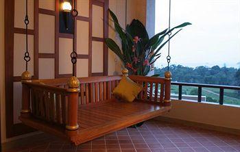 Pavilion Queen`s Bay